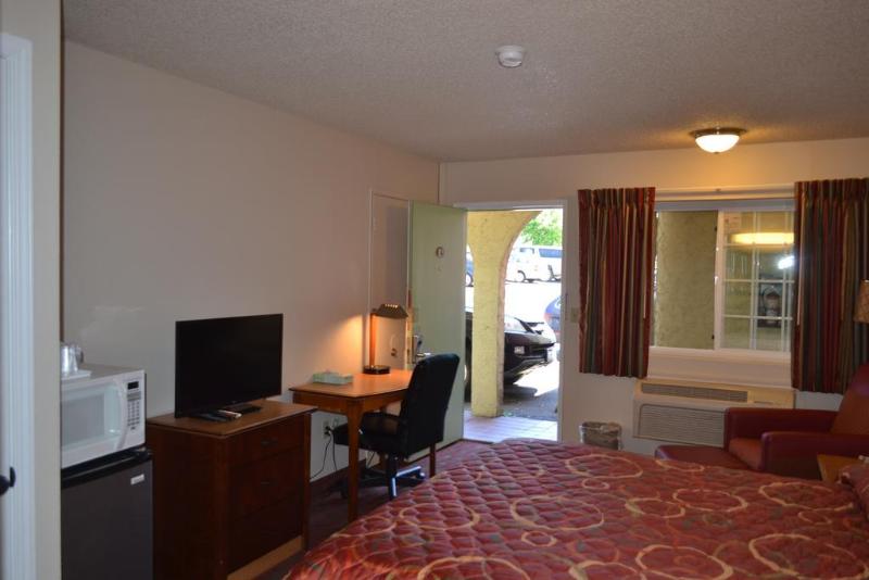 Отель Skyway Inn  Seatac