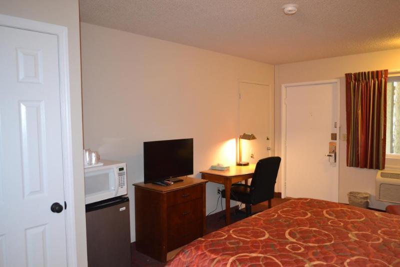 Отель Skyway Inn  Seatac