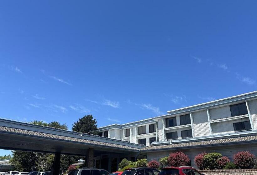 هتل Sojourn Suites Portland Airport
