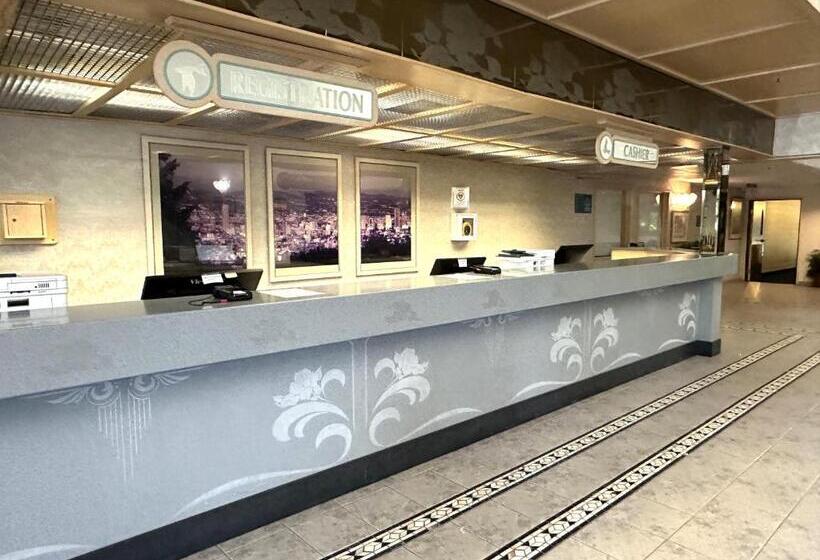 هتل Sojourn Suites Portland Airport