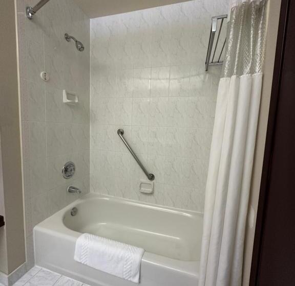هتل Sojourn Suites Portland Airport