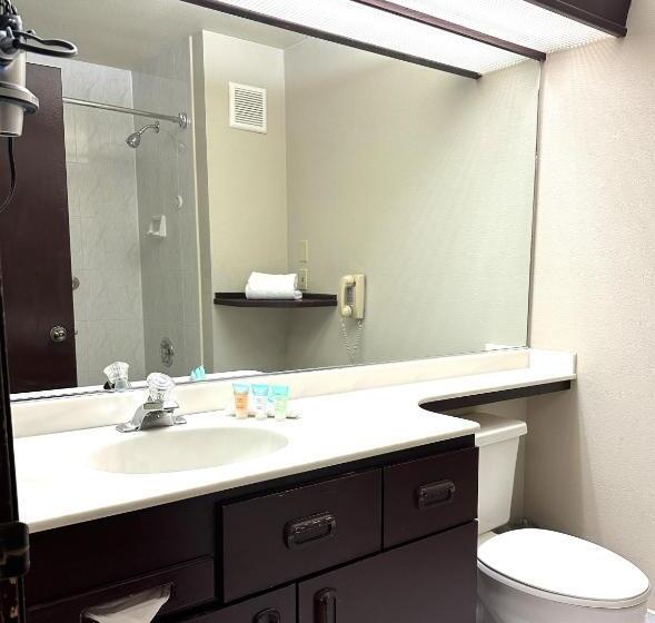 هتل Sojourn Suites Portland Airport