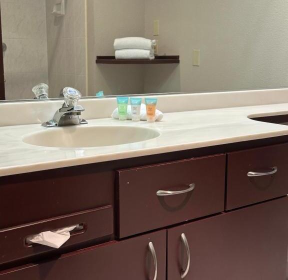 هتل Sojourn Suites Portland Airport