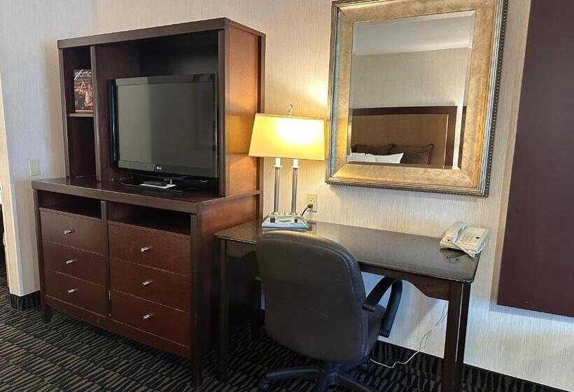 هتل Sojourn Suites Portland Airport