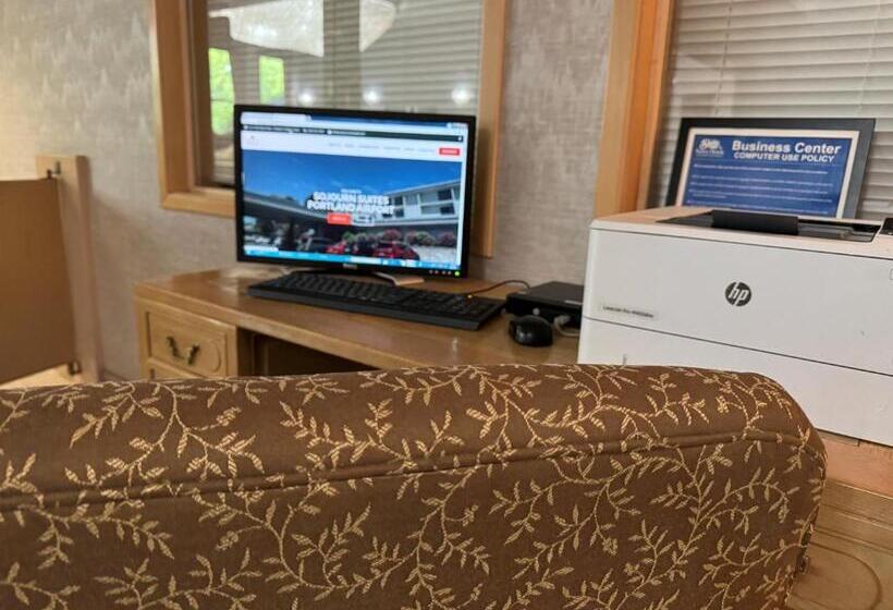 هتل Sojourn Suites Portland Airport