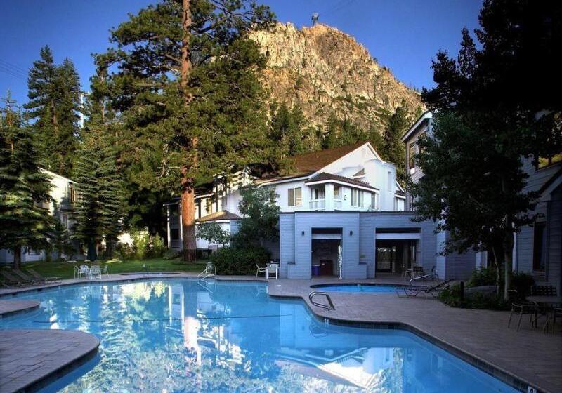 هتل Squaw Valley Lodge