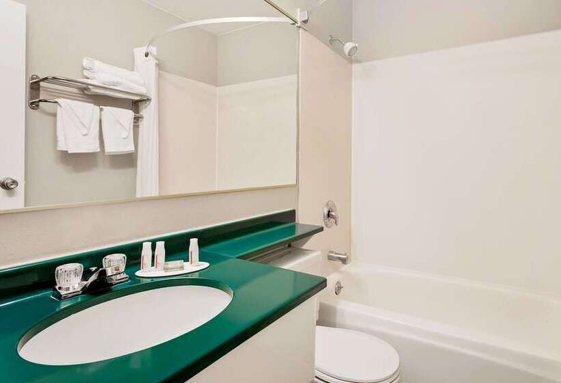 هتل Super 8 By Wyndham Helena