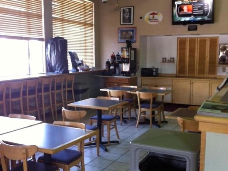 هتل Super 8 By Wyndham Helena