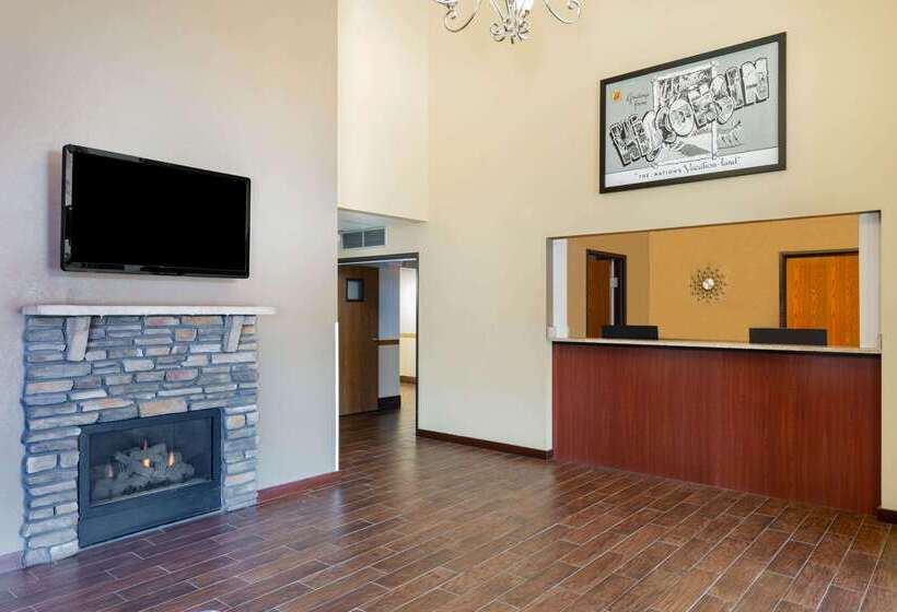 هتل Super 8 By Wyndham La Crosse