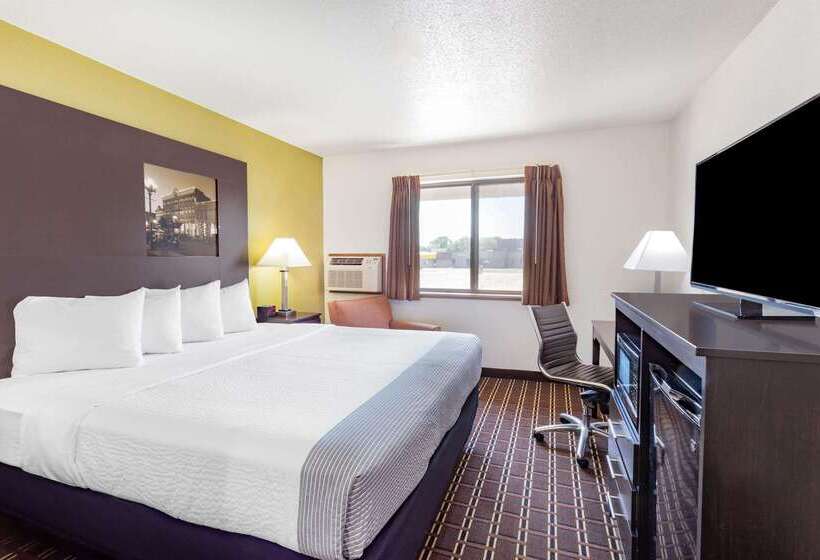 هتل Super 8 By Wyndham La Crosse