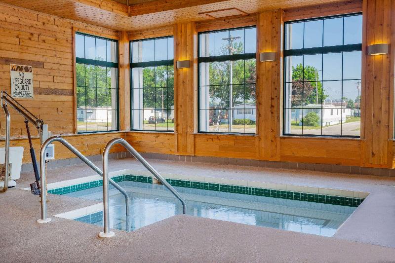 هتل Super 8 By Wyndham La Crosse