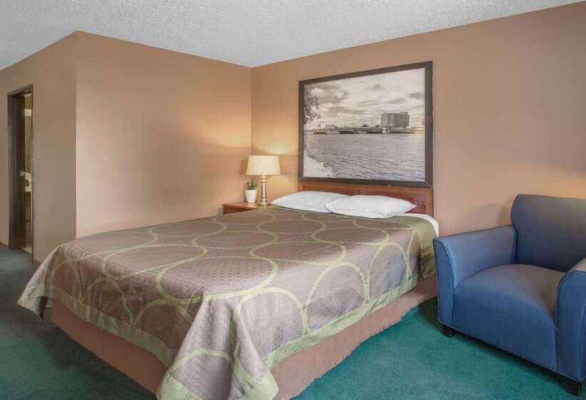 فندق Super 8 By Wyndham Oshkosh Airport