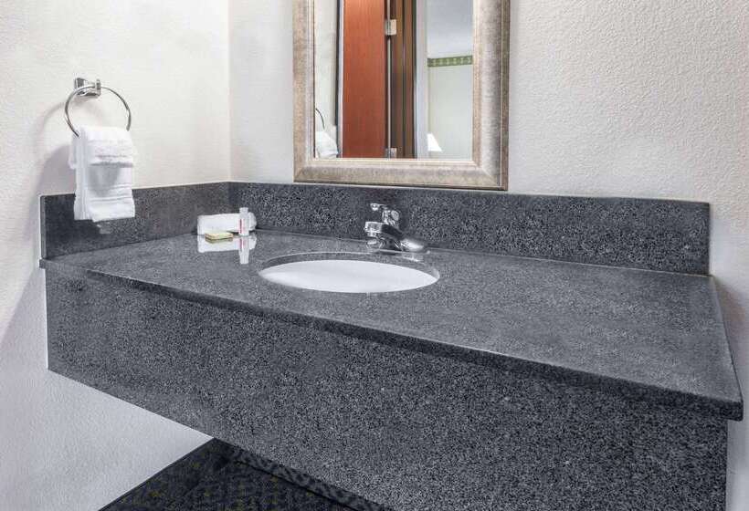 فندق Super 8 By Wyndham Sacramento