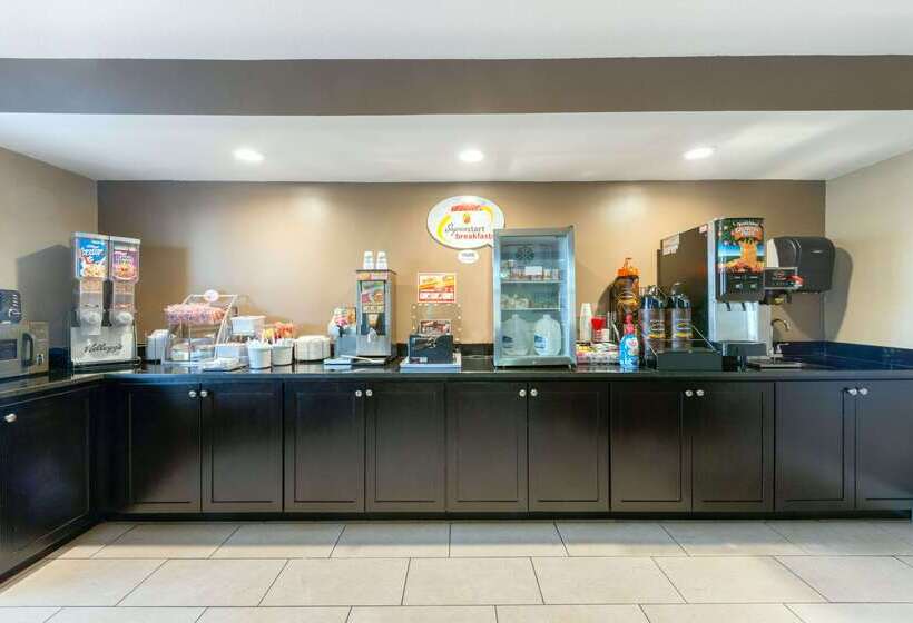 هتل Super 8 By Wyndham Springfield East