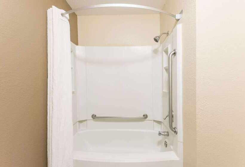 هتل Super 8 By Wyndham Springfield East