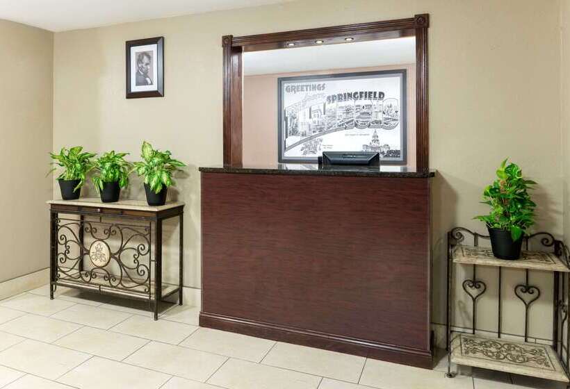 هتل Super 8 By Wyndham Springfield East