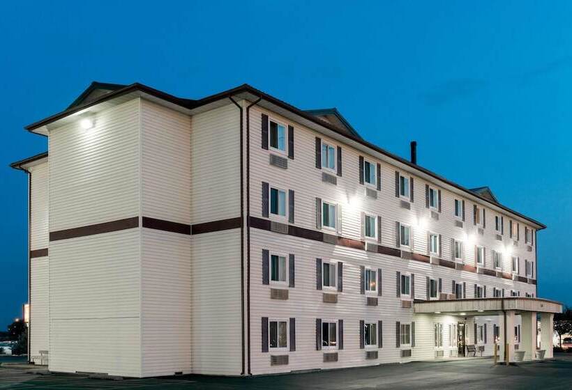 هتل Super 8 By Wyndham Springfield East