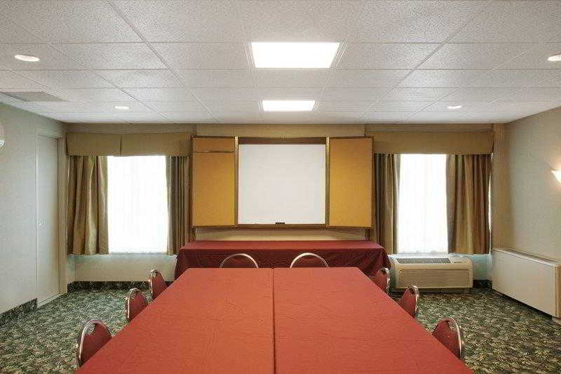 هتل Surestay Plus  By Best Western Syracuse Airport