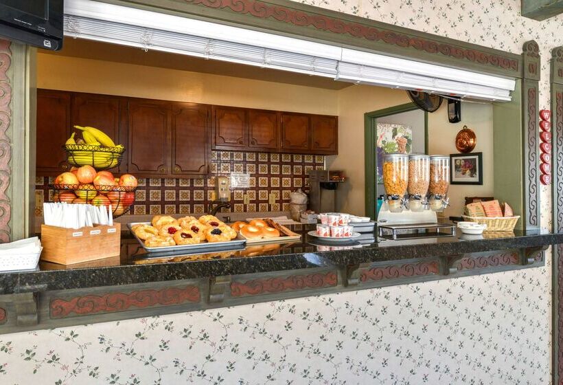 בית מלון כפרי Svendsgaard S Lodge  Americas Best Value Inn & Suites