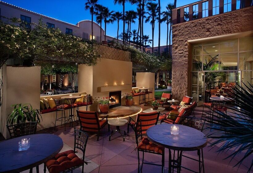 هتل Tempe Mission Palms, A Destination By Hyatt