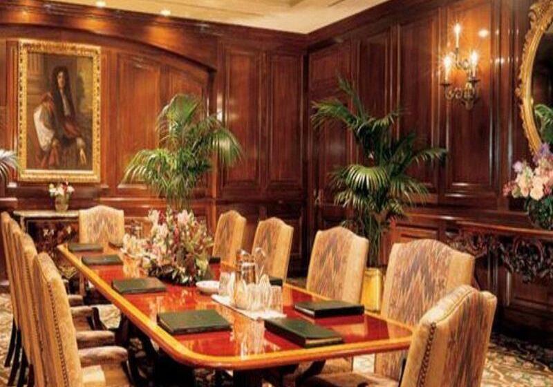 هتل The Adolphus, Autograph Collection