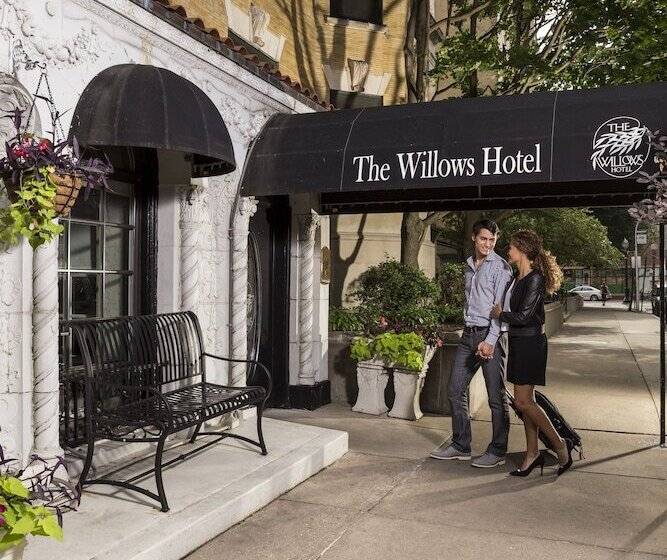 Hotel The Willows