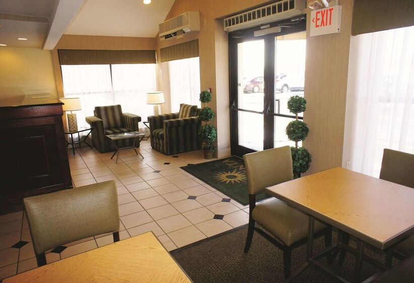 La Quinta By Wyndham Warwick Providence Airport