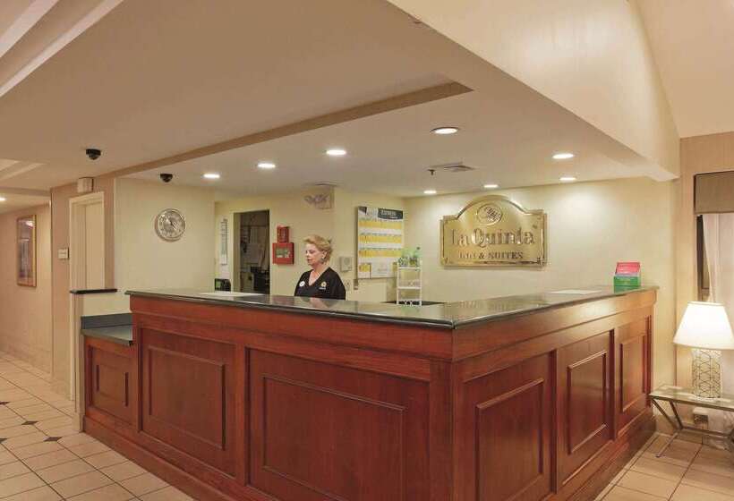 La Quinta Inn & Suites By Wyndham Warwick Providence Airport