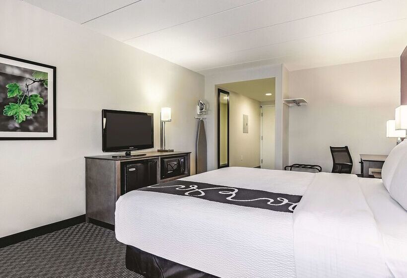 La Quinta By Wyndham Warwick Providence Airport