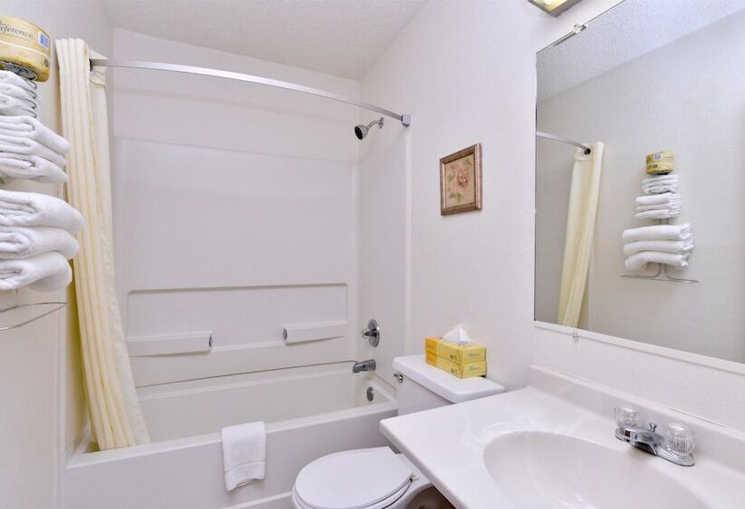 מוטל Americas Best Value Inn & Suites International Falls