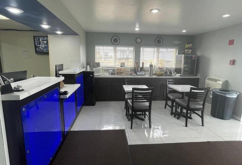 מוטל Americas Choice Inn & Suites