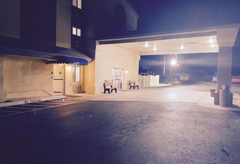 מוטל Americas Choice Inn & Suites