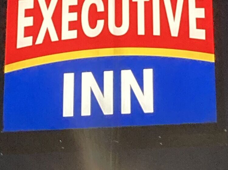 مُتل Executive Inn