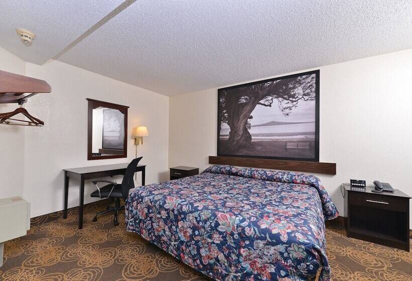 فندق على الطريق Rodeway Inn Waukegan   Gurnee