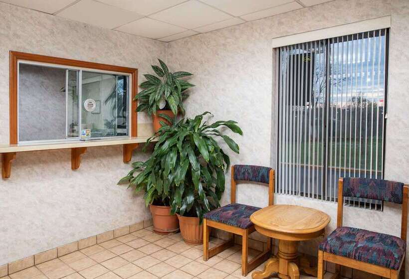 فندق على الطريق Super 8 By Wyndham Burlington Nc