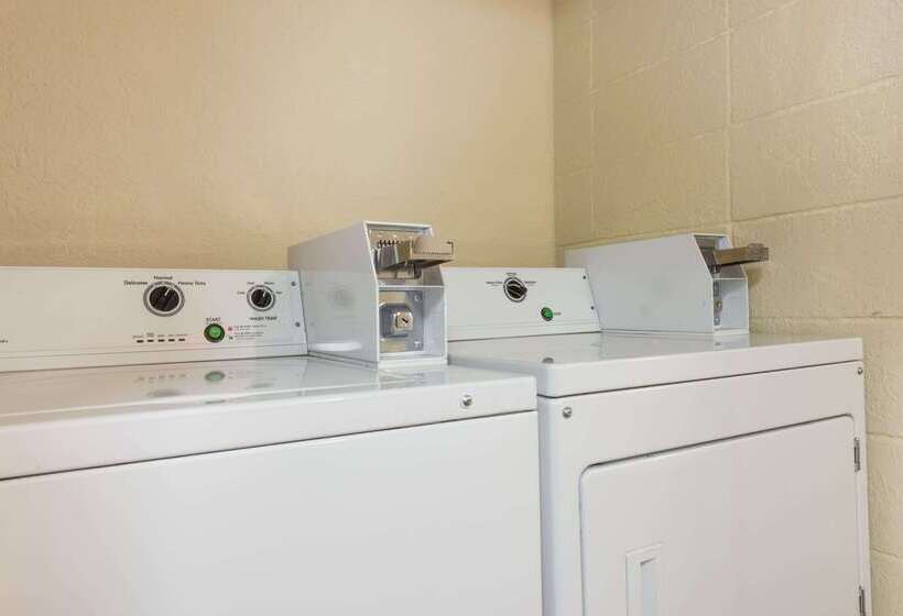 مُتل Super 8 By Wyndham Dodge City