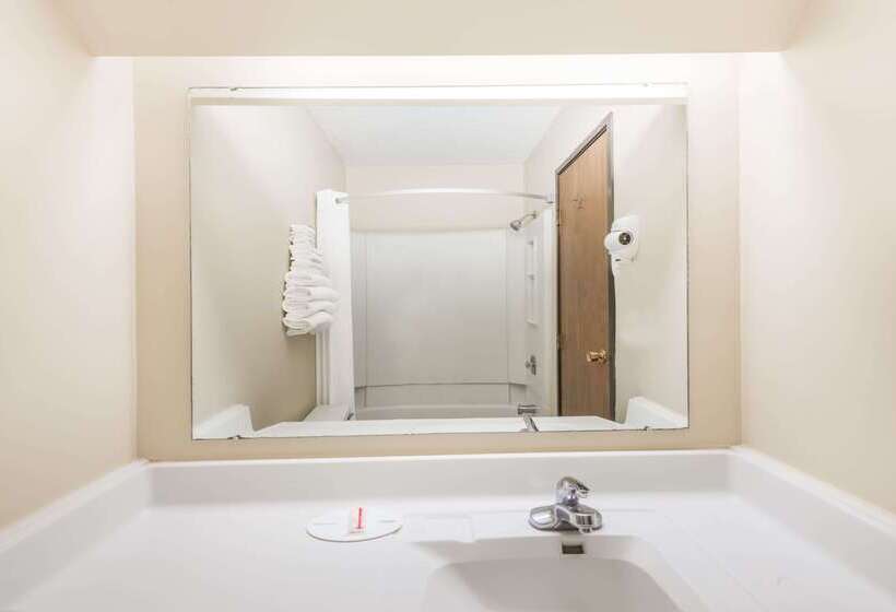 مُتل Super 8 By Wyndham Dodge City