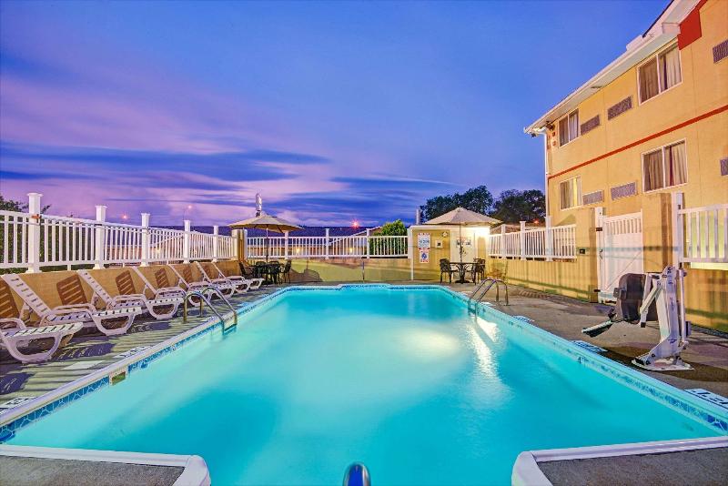 汽车旅馆  Super 8 By Wyndham Independence Kansas City