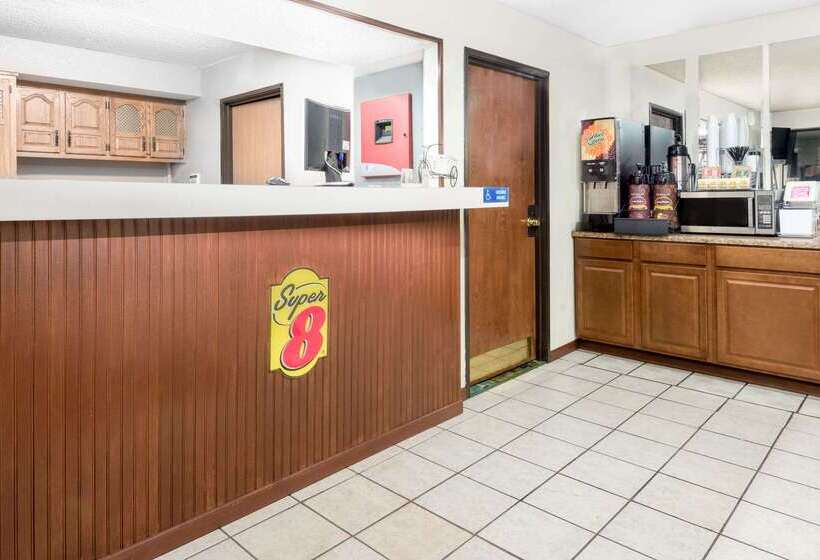 Motel Super 8 By Wyndham Kent/akron Area