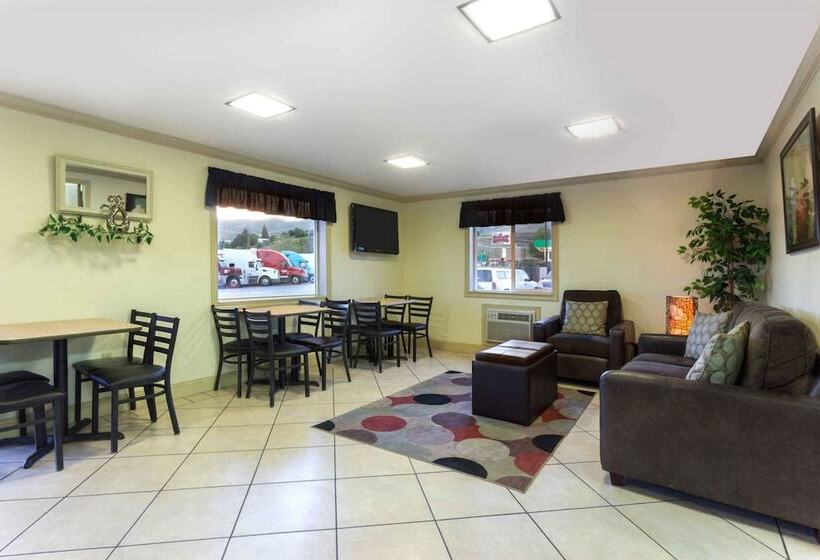 فندق على الطريق Super 8 By Wyndham Lewiston