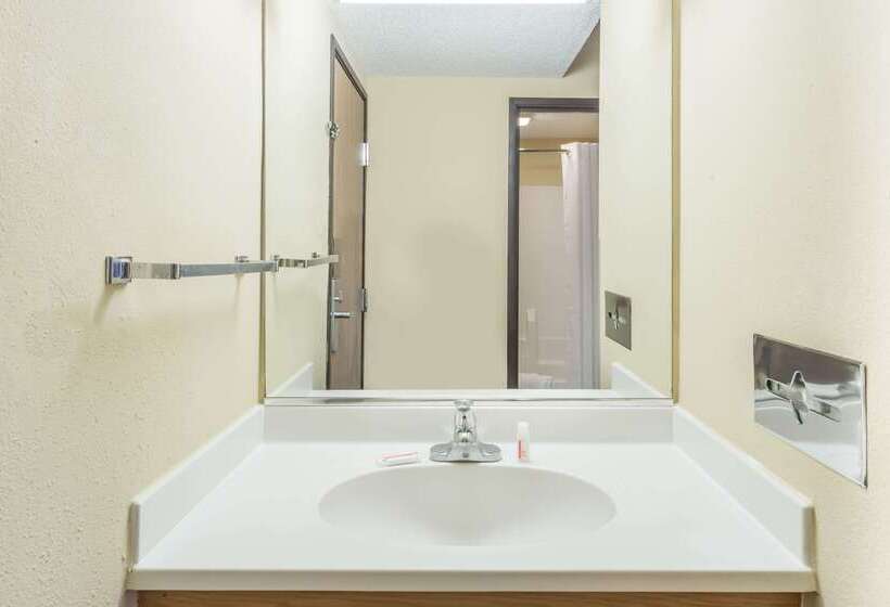 汽车旅馆  Super 8 By Wyndham Ottawa Starved Rock