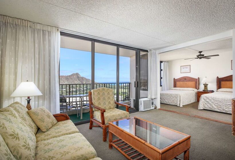 בית מלון כפרי Aston At The Waikiki Banyan