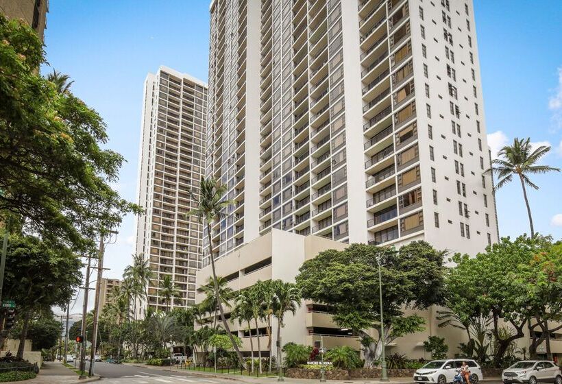 בית מלון כפרי Aston At The Waikiki Banyan