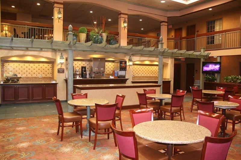 هتل Auburn Place  & Suites Cape Girardeau