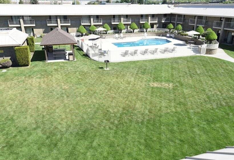 هتل Best Western Plus Ahtanum Inn