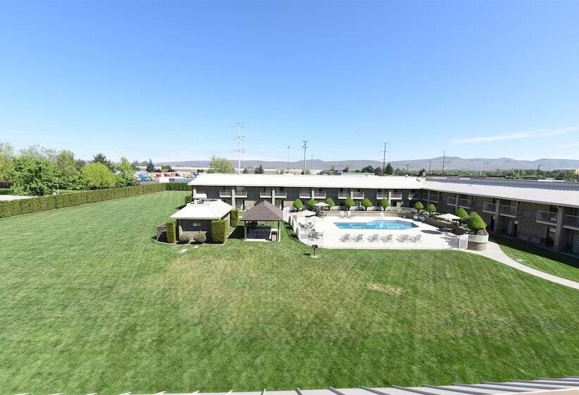 هتل Best Western Plus Ahtanum Inn