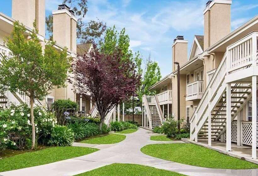 Отель Chase Suites Brea Fullerton   North Orange County