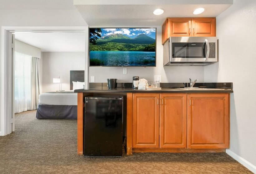 Отель Chase Suites Brea Fullerton   North Orange County