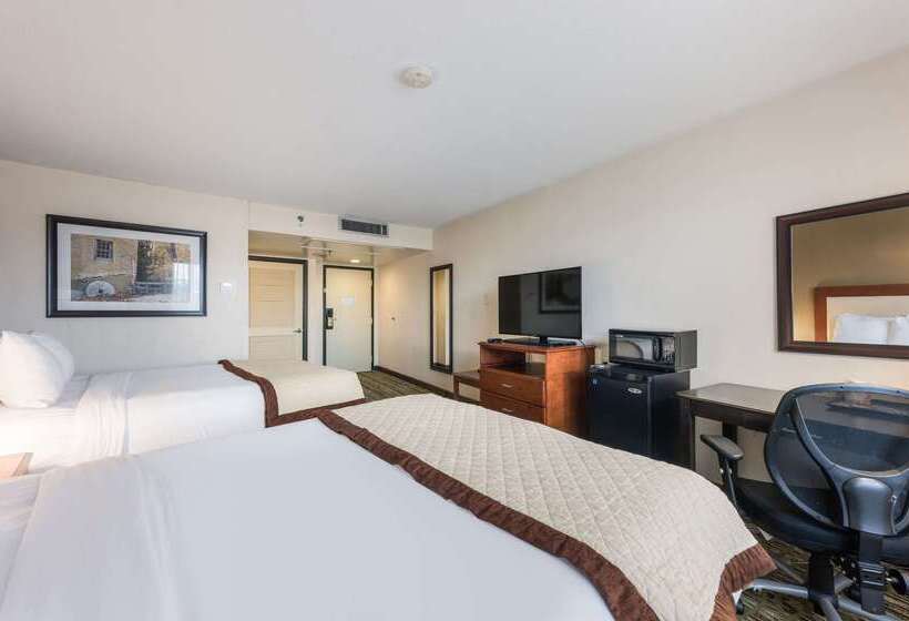 Clarion Hotel & Suites