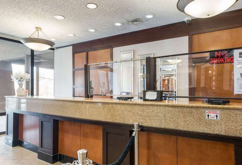Clarion Hotel & Suites